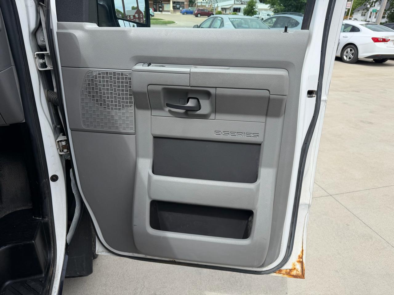 Ford Econoline Cargo Van E-250 2010