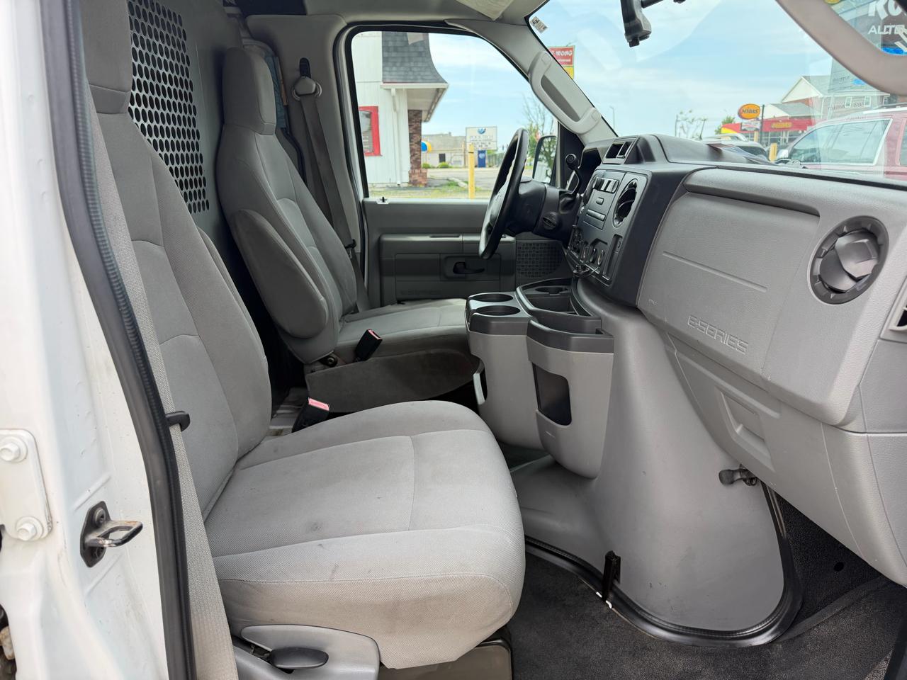 Ford Econoline Cargo Van E-250 2010