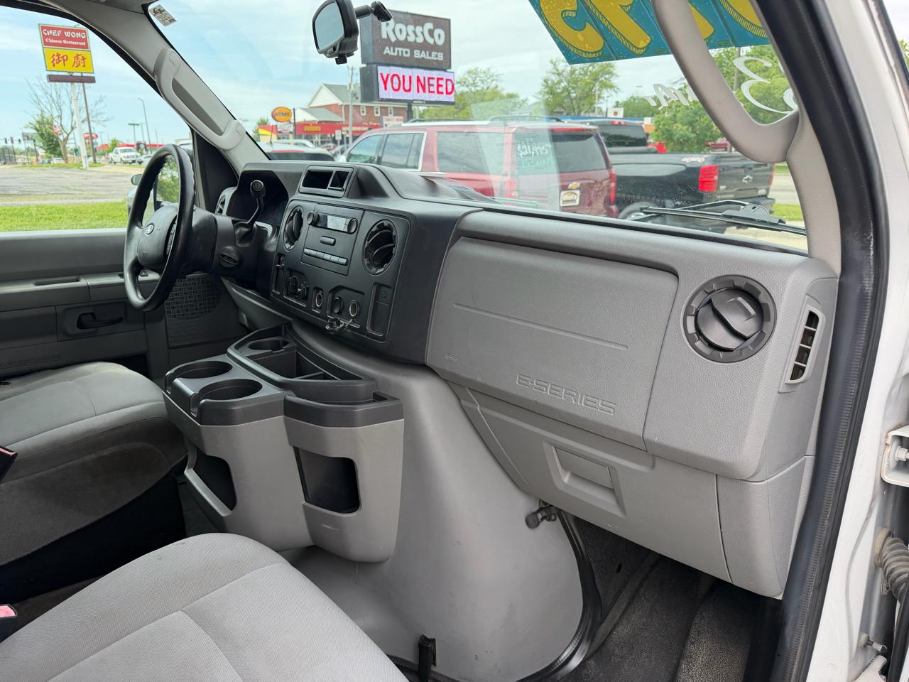 Ford Econoline Cargo Van E-250 2010