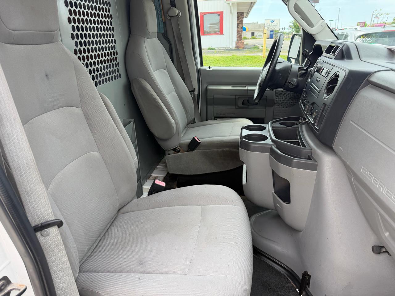 Ford Econoline Cargo Van E-250 2010