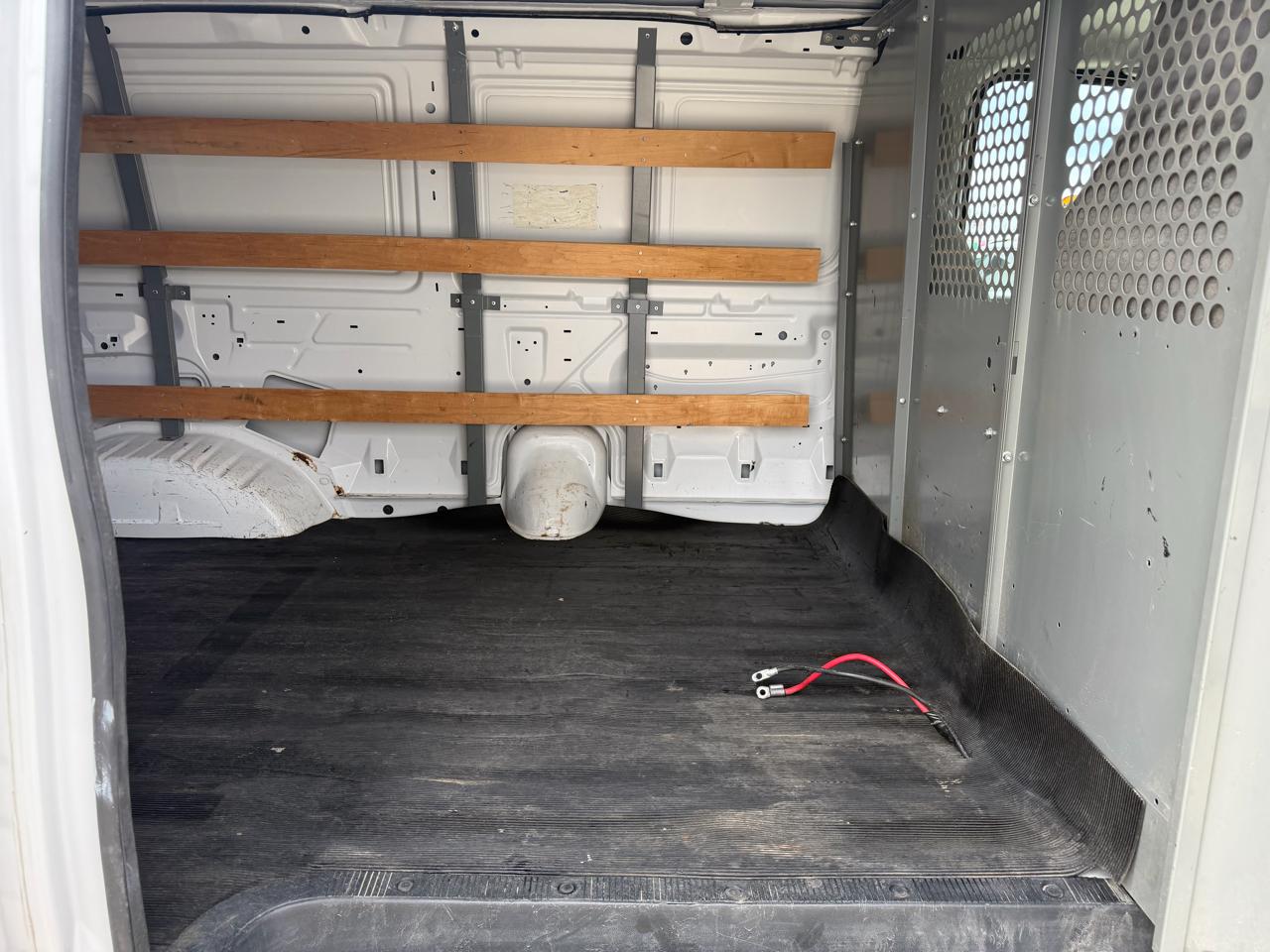 Ford Econoline Cargo Van E-250 2010