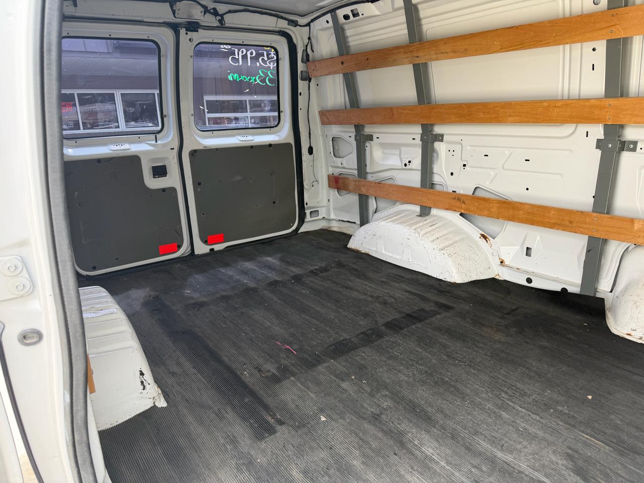 Ford Econoline Cargo Van E-250 2010