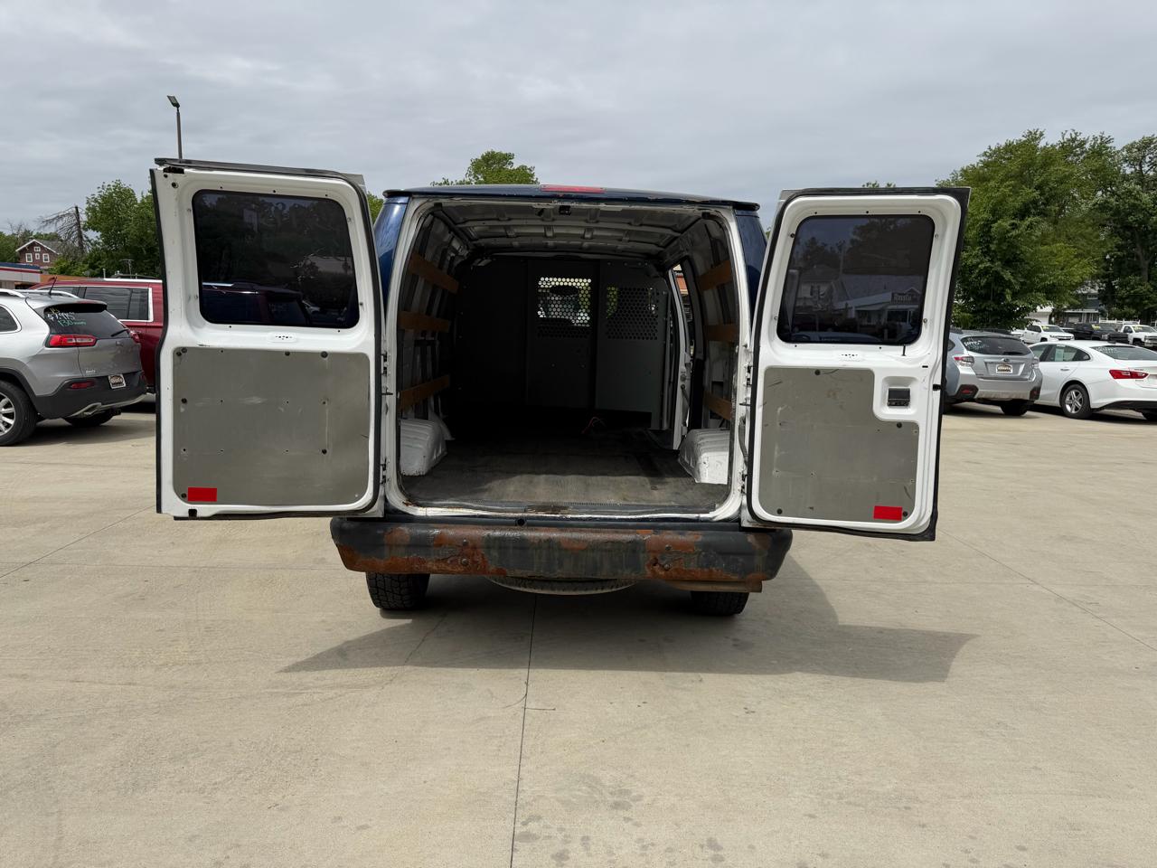 Ford Econoline Cargo Van E-250 2010