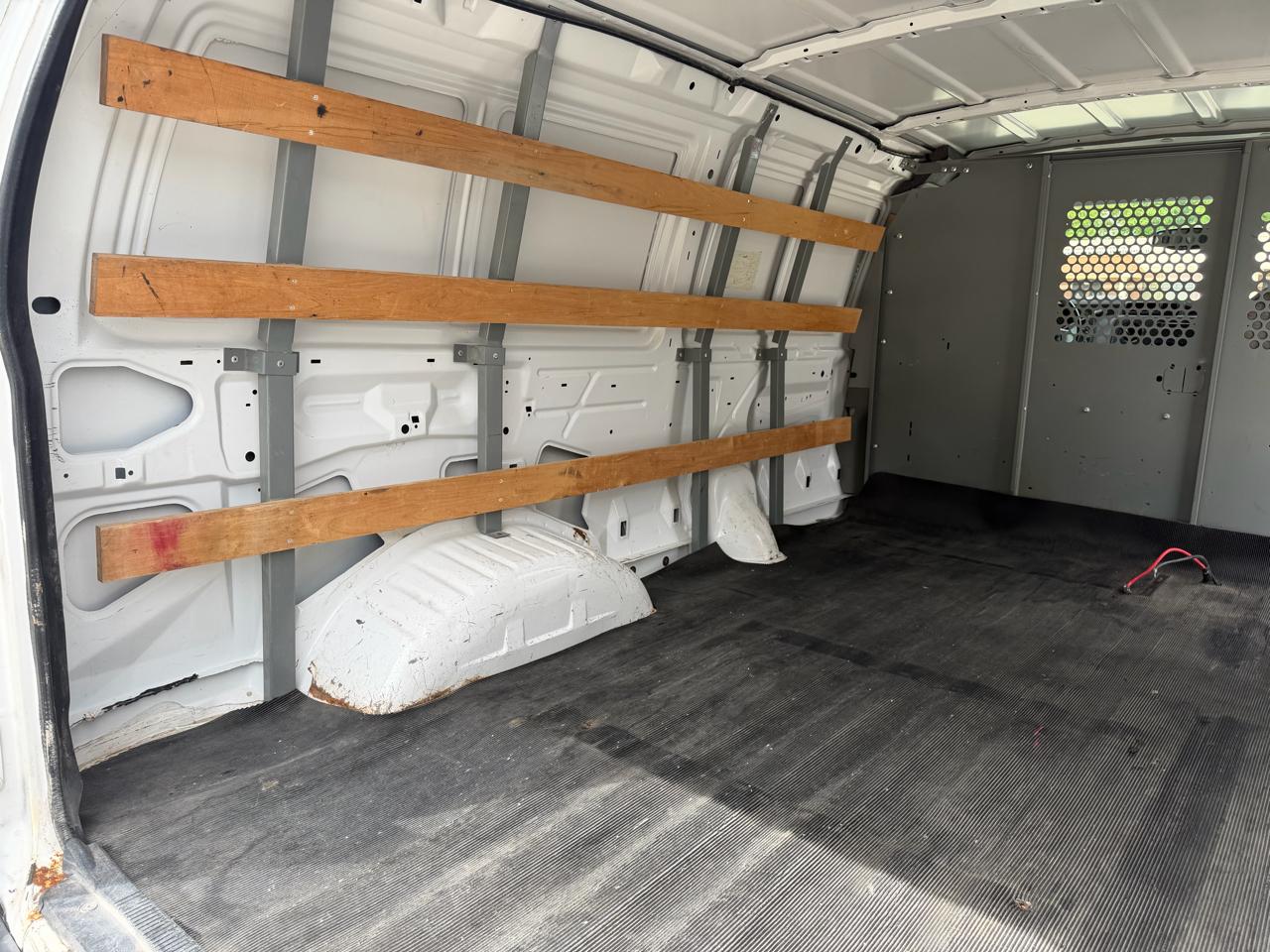 Ford Econoline Cargo Van E-250 2010