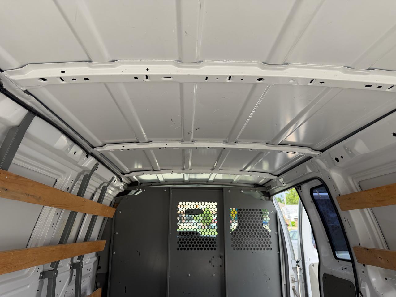 Ford Econoline Cargo Van E-250 2010