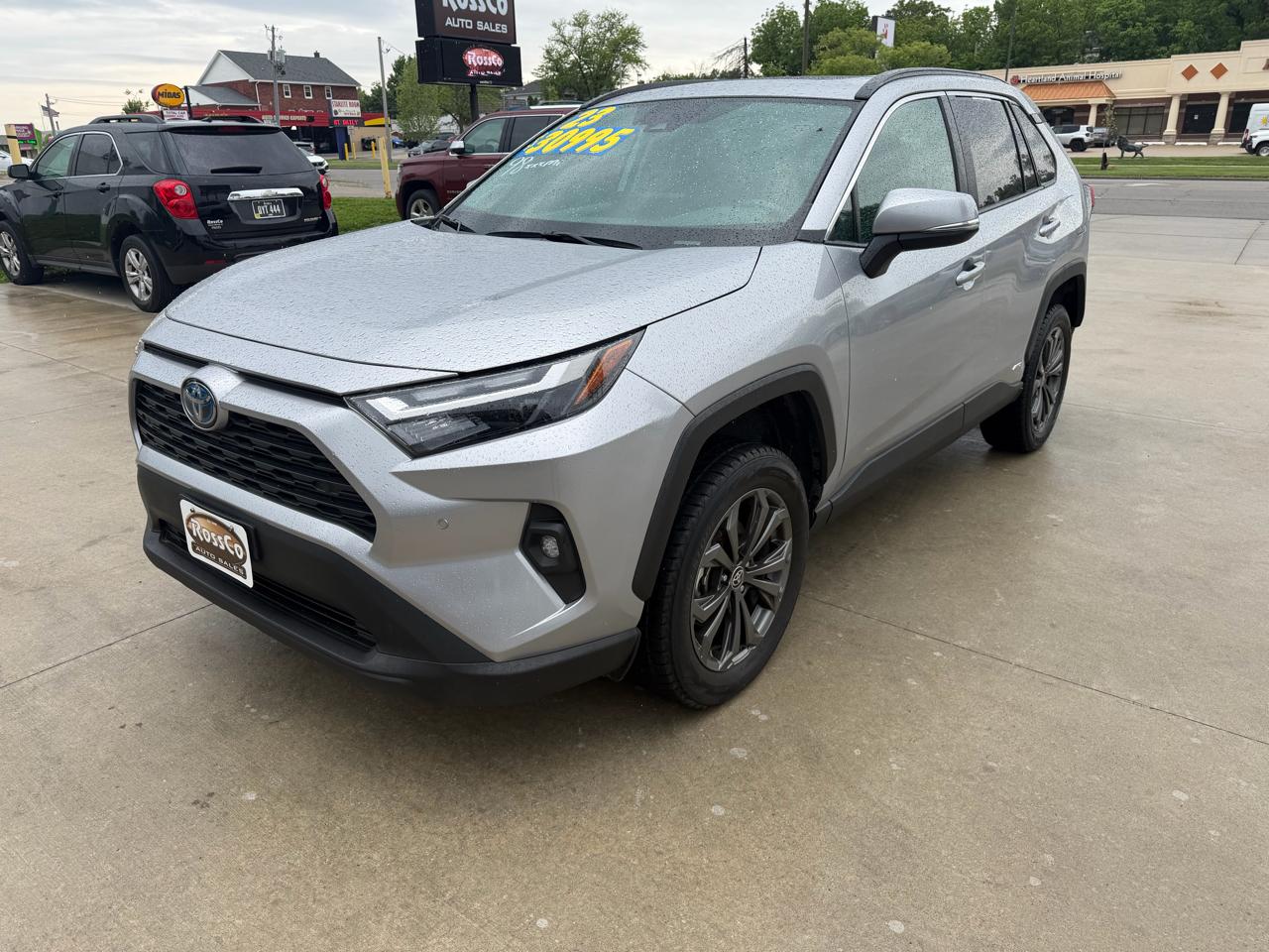 Toyota RAV4 Hybrid XLE Premium AWD (Natl) 2023
