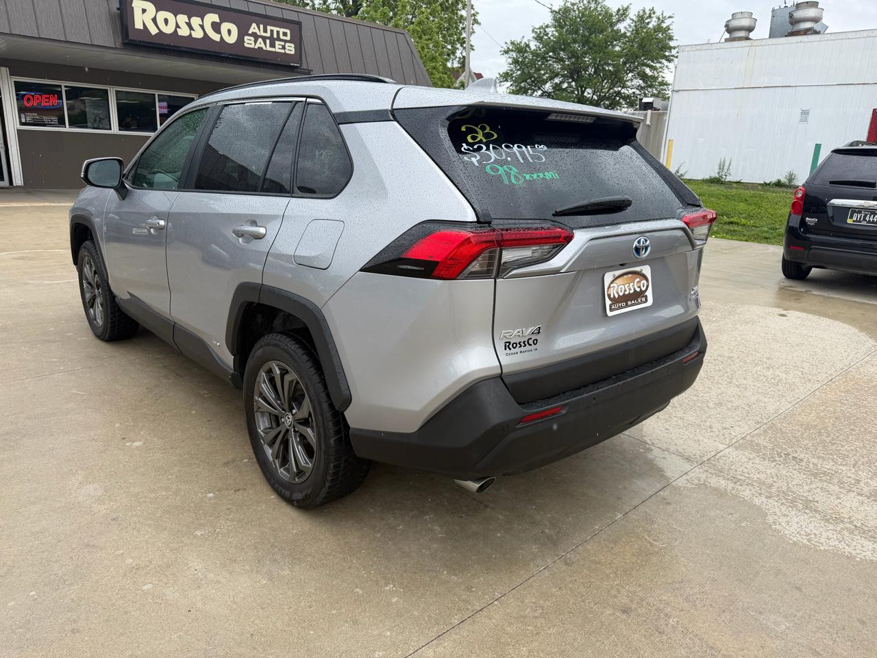 Toyota RAV4 Hybrid XLE Premium AWD (Natl) 2023