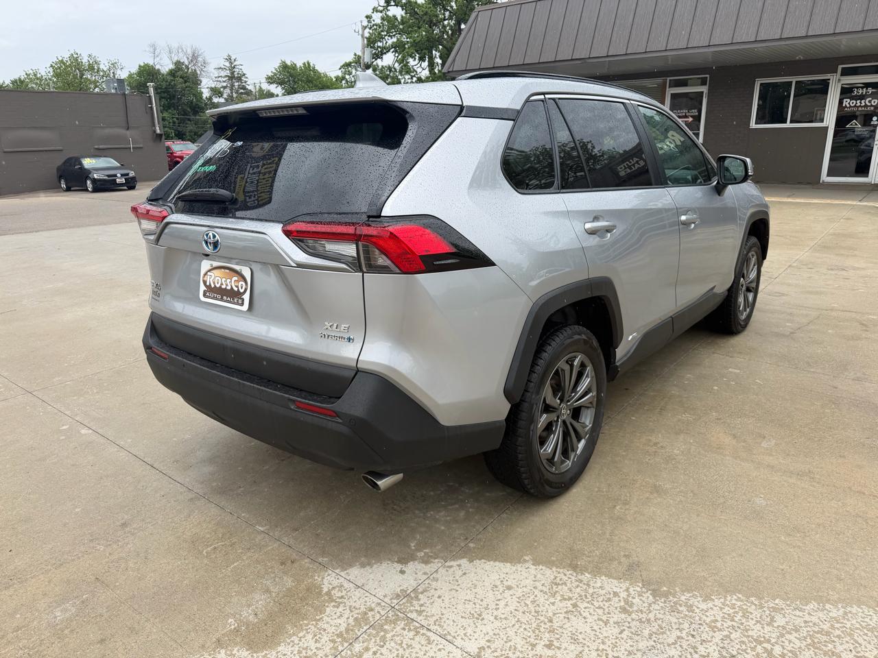 Toyota RAV4 Hybrid XLE Premium AWD (Natl) 2023