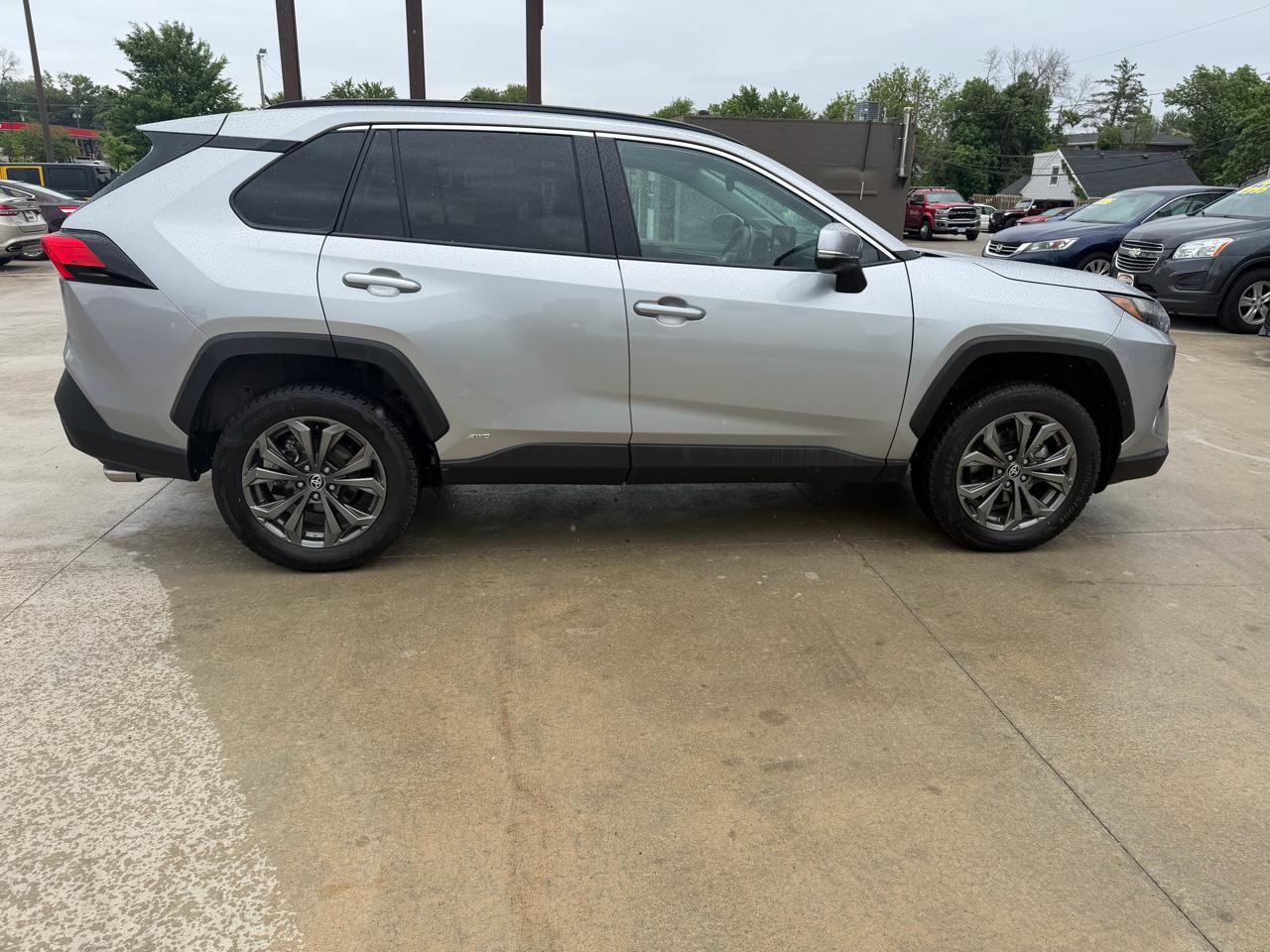 Toyota RAV4 Hybrid XLE Premium AWD (Natl) 2023
