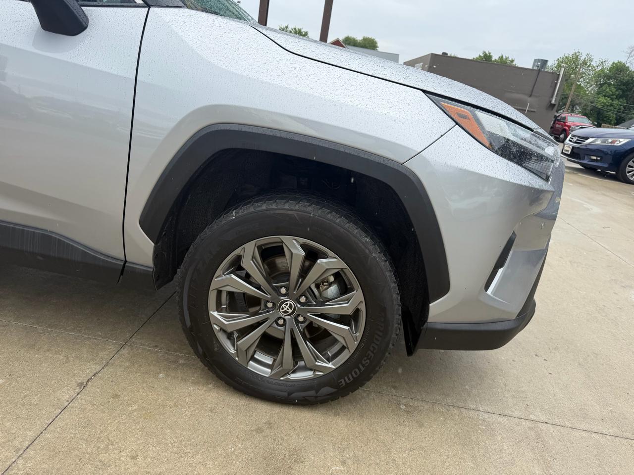 Toyota RAV4 Hybrid XLE Premium AWD (Natl) 2023
