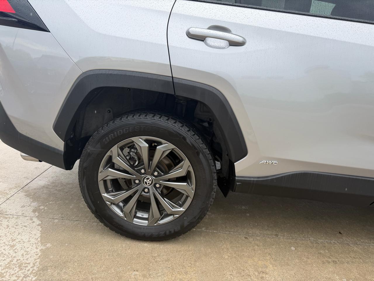 Toyota RAV4 Hybrid XLE Premium AWD (Natl) 2023