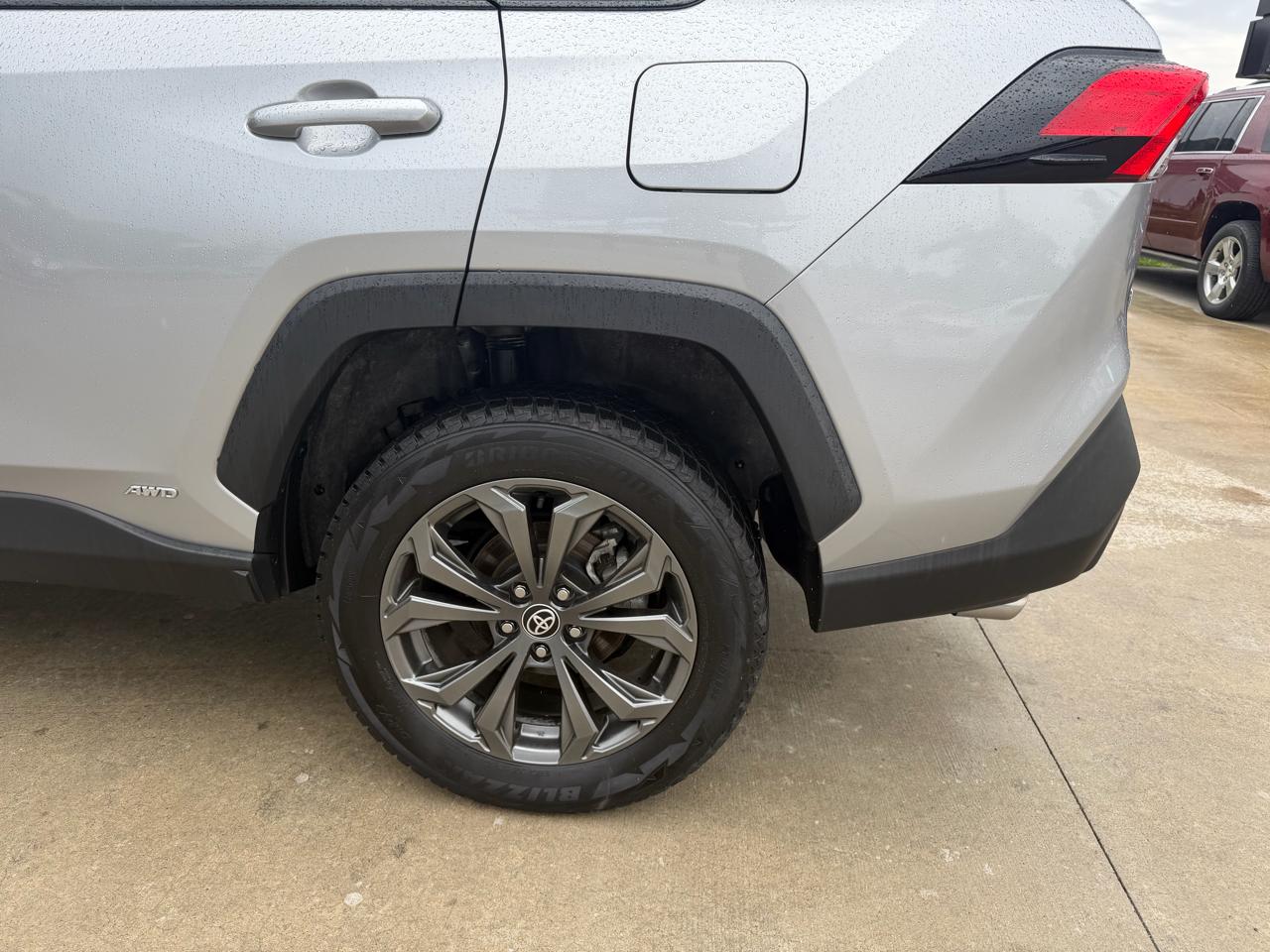 Toyota RAV4 Hybrid XLE Premium AWD (Natl) 2023