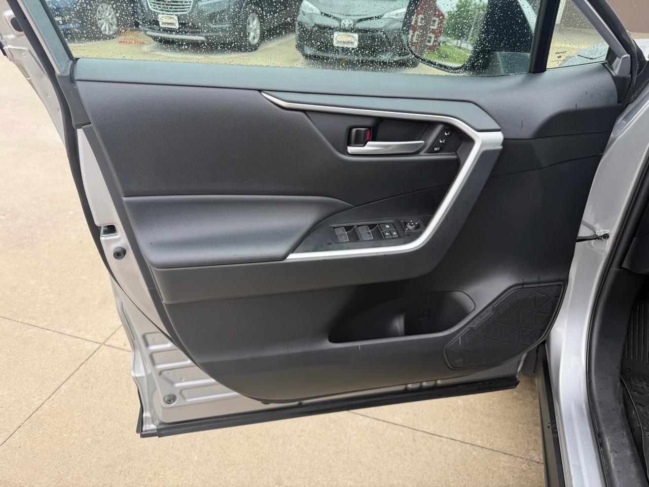 Toyota RAV4 Hybrid XLE Premium AWD (Natl) 2023