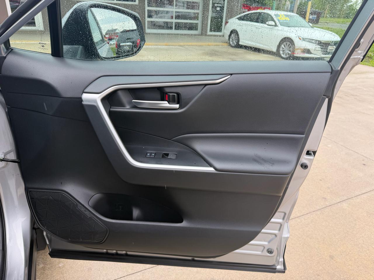 Toyota RAV4 Hybrid XLE Premium AWD (Natl) 2023