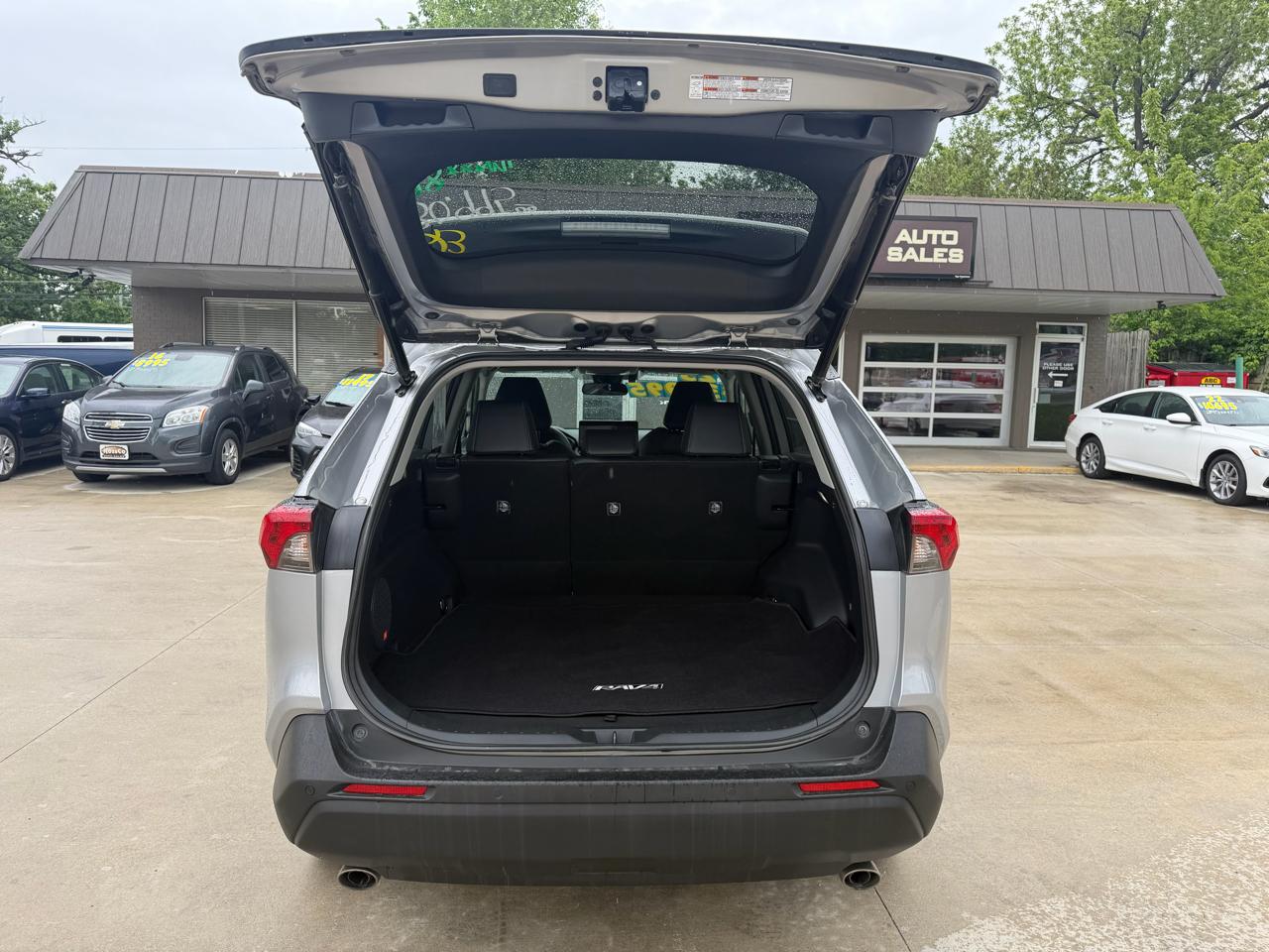 Toyota RAV4 Hybrid XLE Premium AWD (Natl) 2023