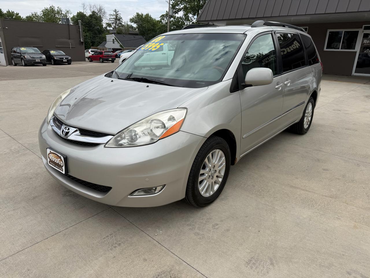 Toyota Sienna 5dr 7-Pass Van XLE AWD (Natl) 2008