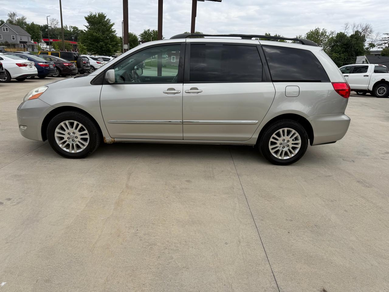 Toyota Sienna 5dr 7-Pass Van XLE AWD (Natl) 2008