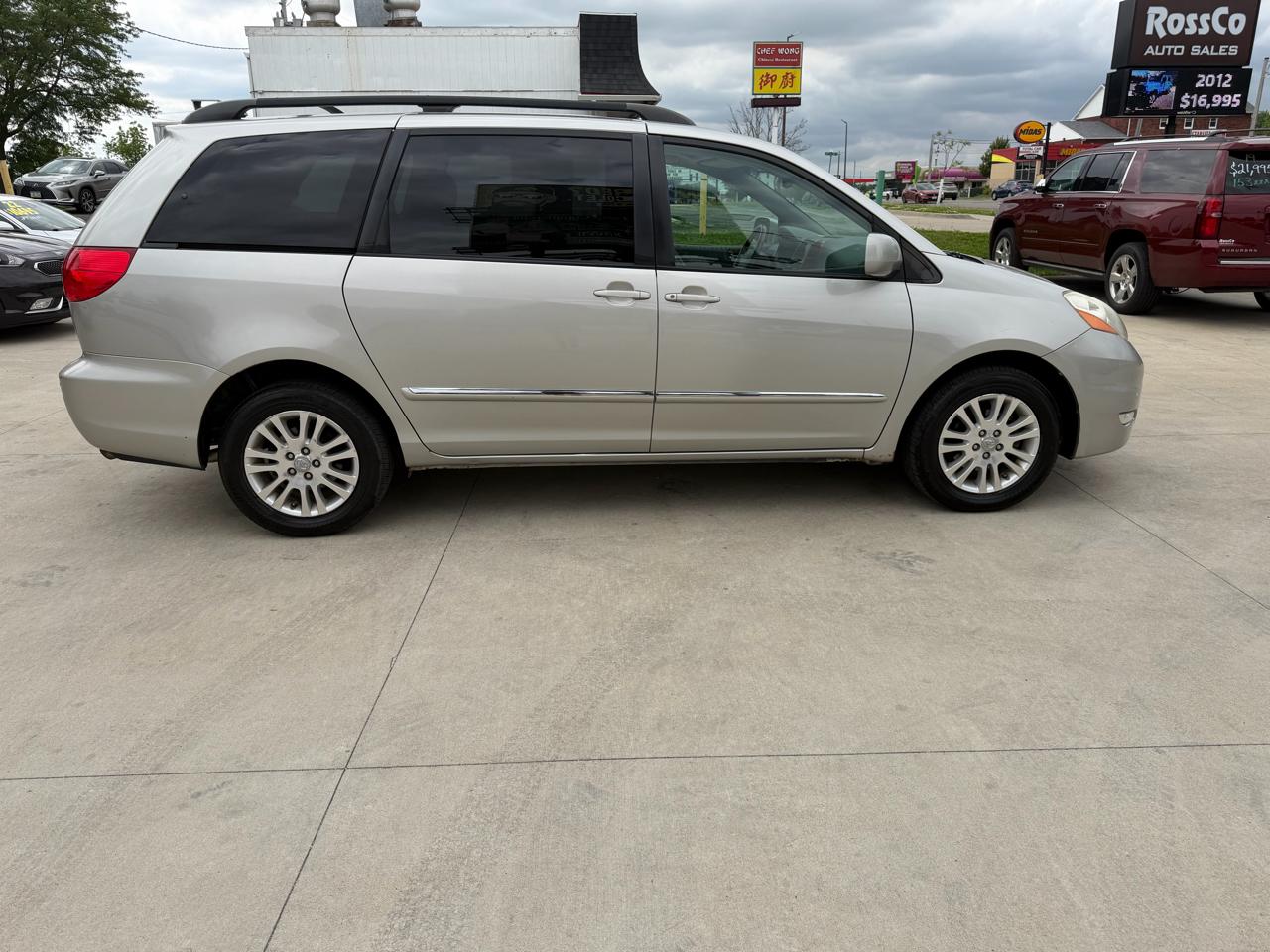 Toyota Sienna 5dr 7-Pass Van XLE AWD (Natl) 2008