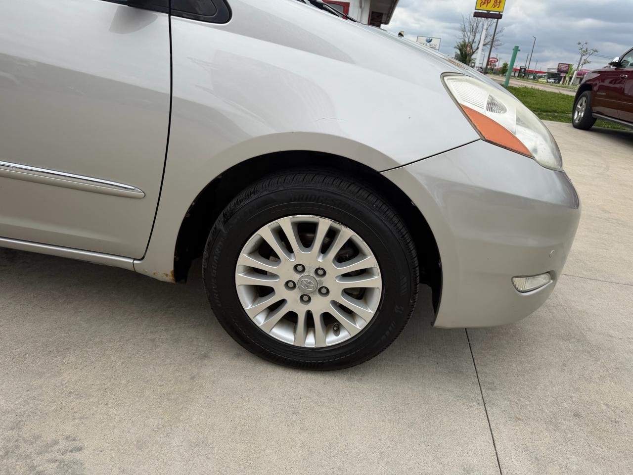 Toyota Sienna 5dr 7-Pass Van XLE AWD (Natl) 2008