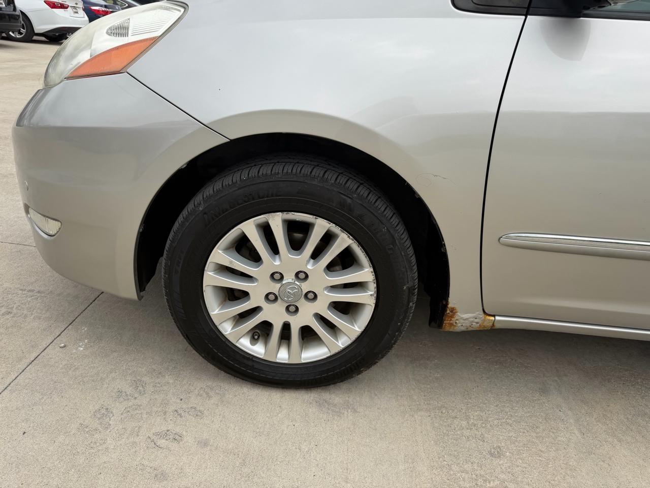 Toyota Sienna 5dr 7-Pass Van XLE AWD (Natl) 2008
