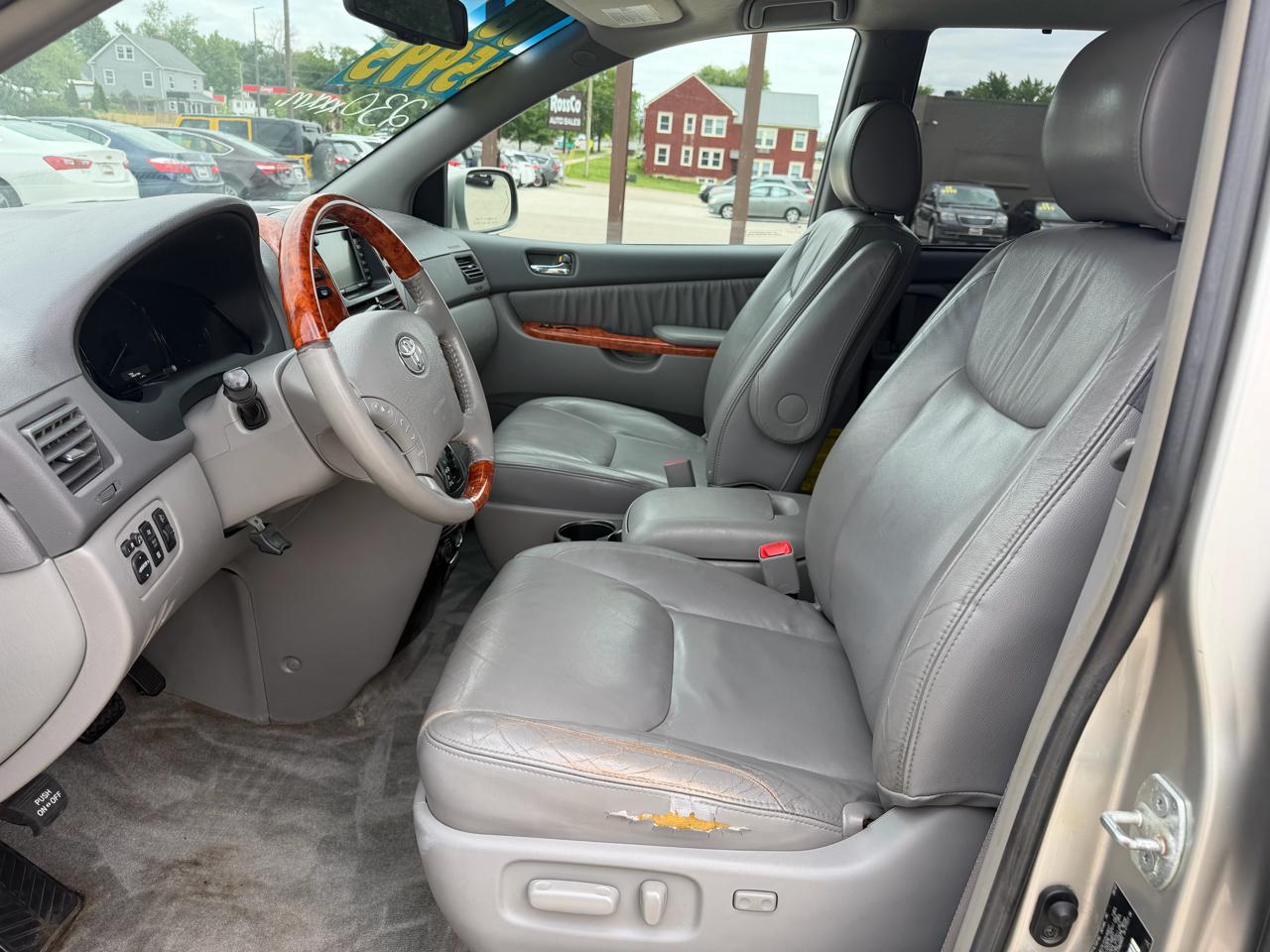 Toyota Sienna 5dr 7-Pass Van XLE AWD (Natl) 2008