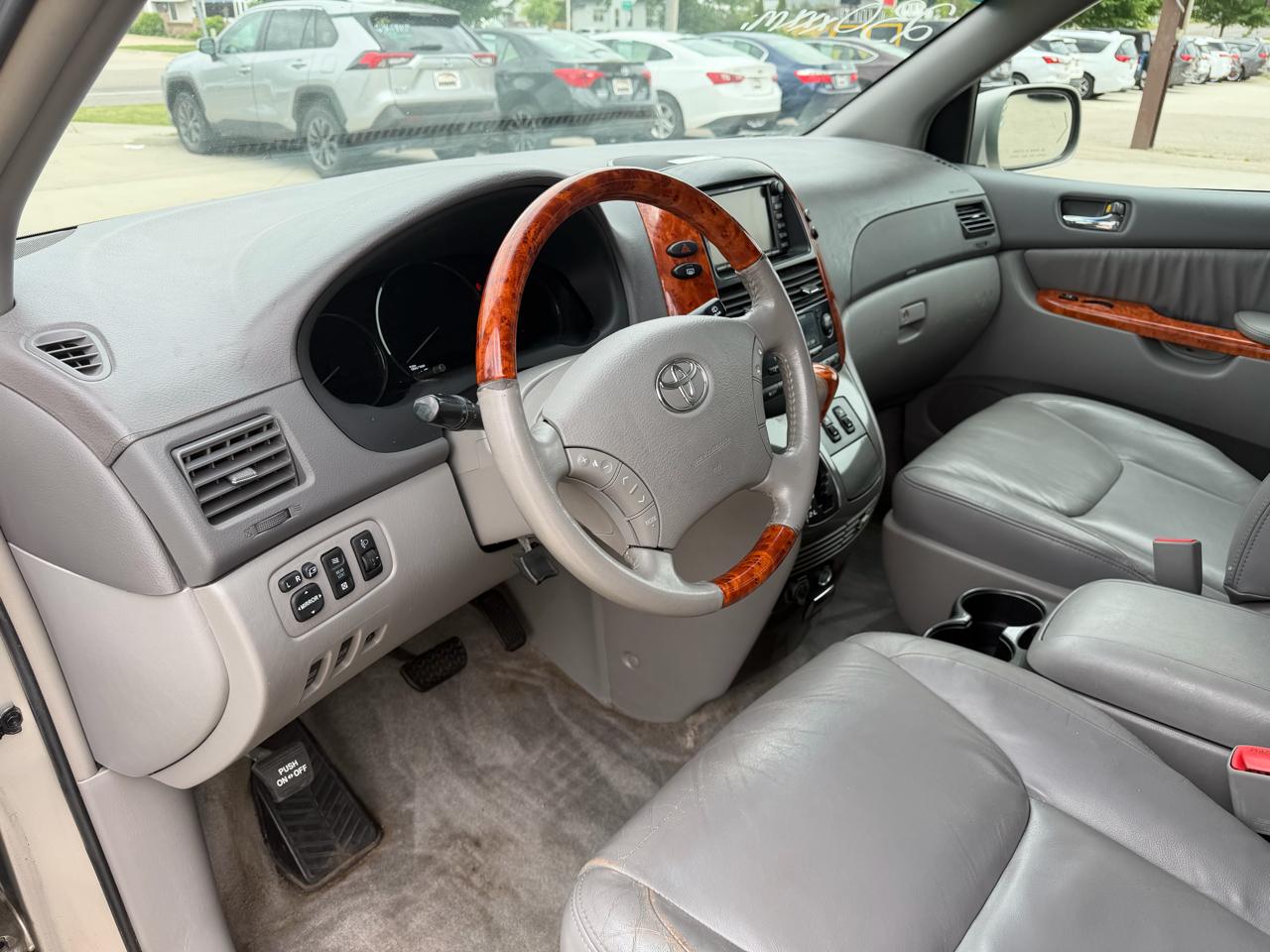 Toyota Sienna 5dr 7-Pass Van XLE AWD (Natl) 2008