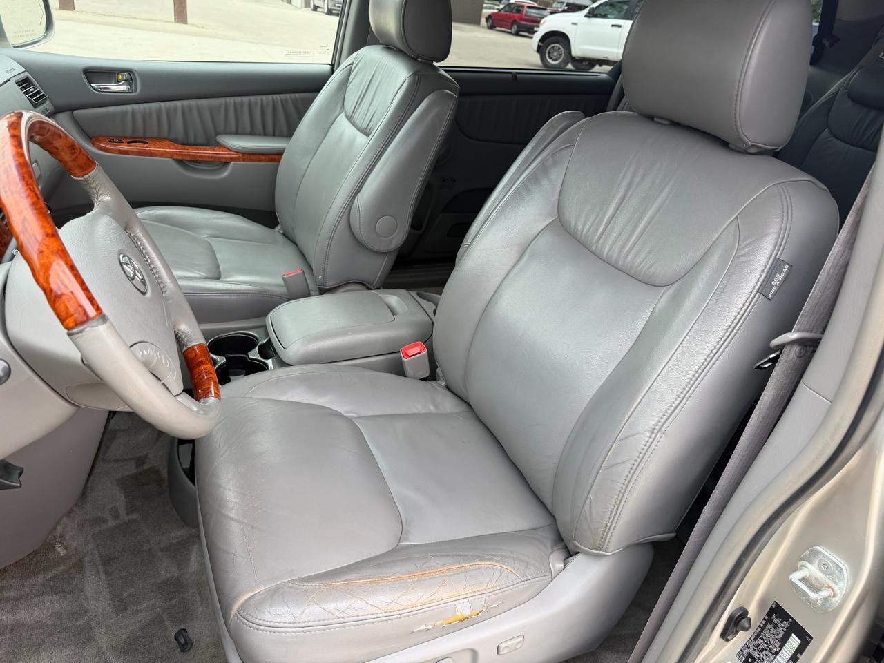Toyota Sienna 5dr 7-Pass Van XLE AWD (Natl) 2008