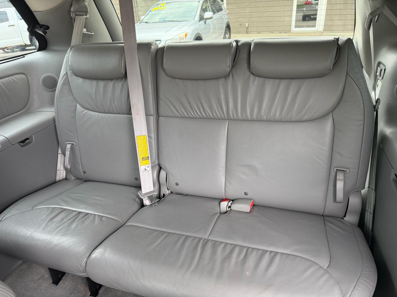 Toyota Sienna 5dr 7-Pass Van XLE AWD (Natl) 2008