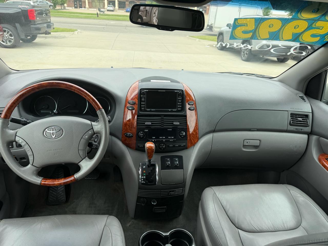 Toyota Sienna 5dr 7-Pass Van XLE AWD (Natl) 2008
