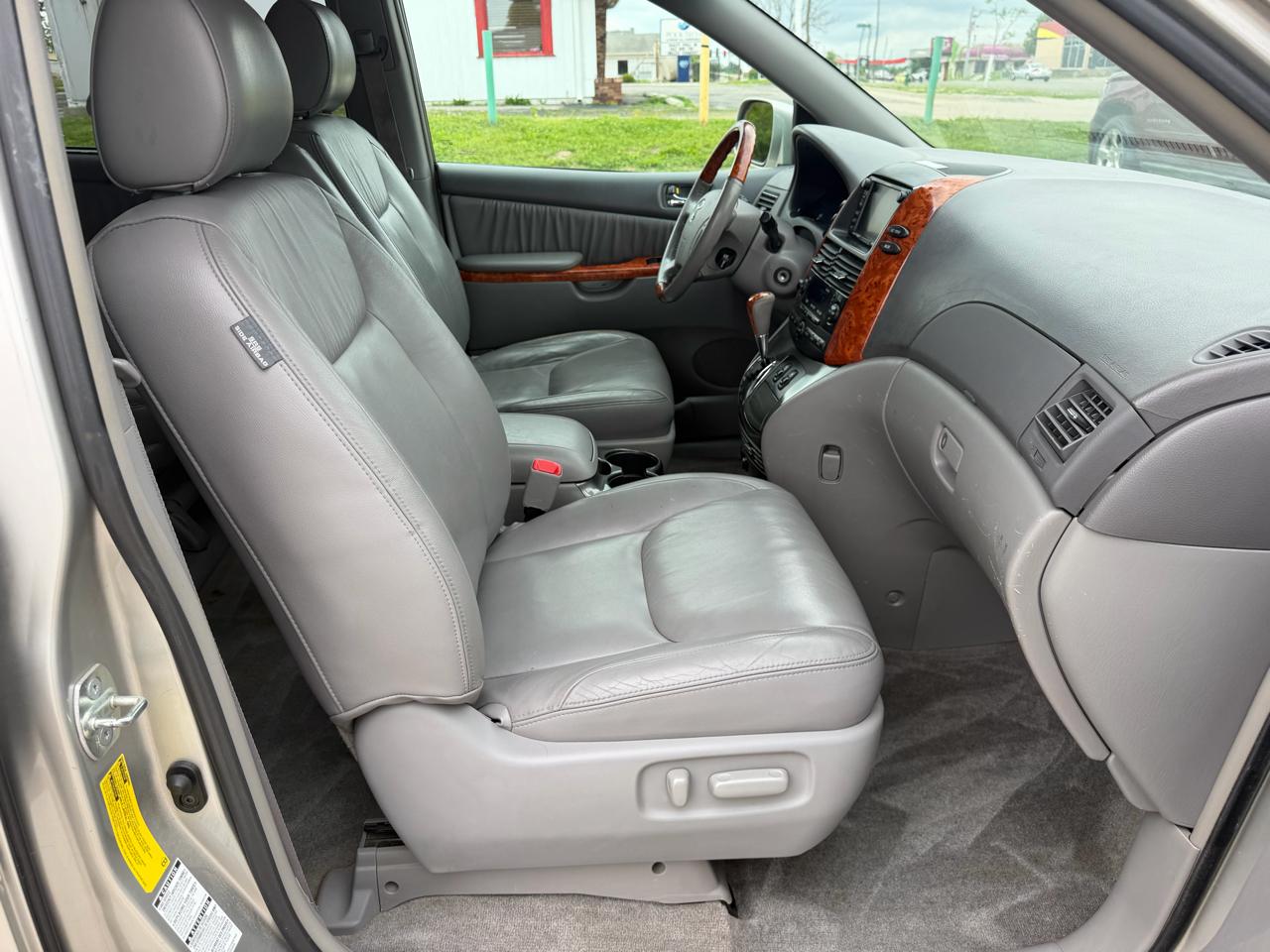 Toyota Sienna 5dr 7-Pass Van XLE AWD (Natl) 2008