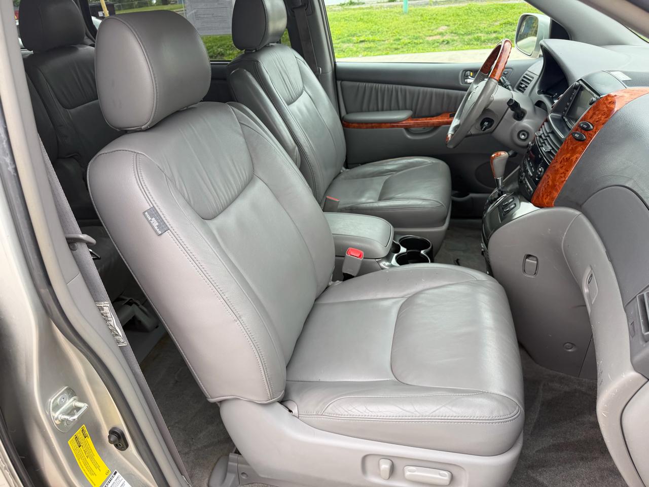 Toyota Sienna 5dr 7-Pass Van XLE AWD (Natl) 2008
