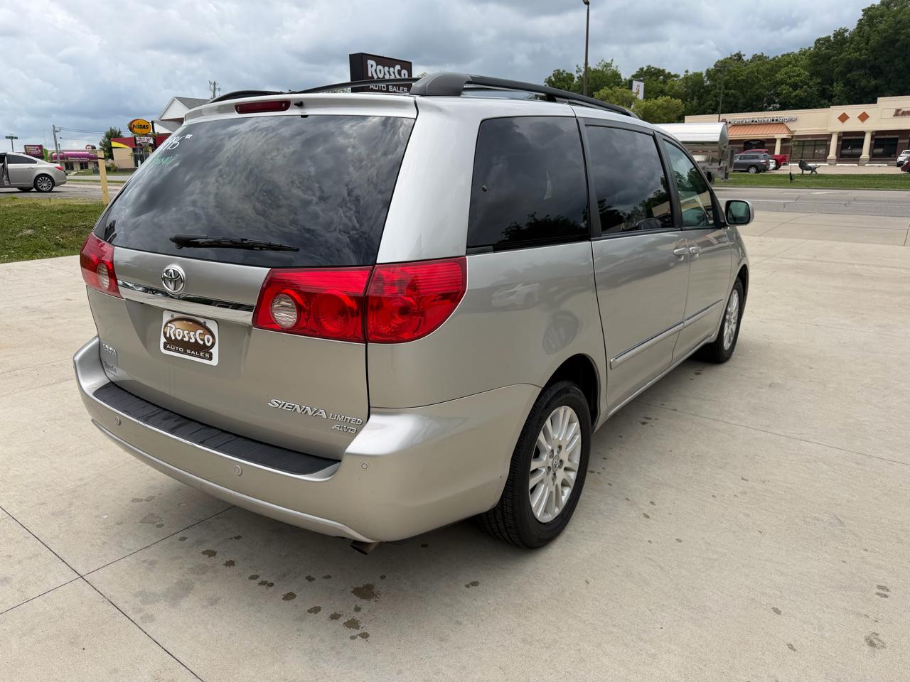 Toyota Sienna 5dr 7-Pass Van XLE AWD (Natl) 2008