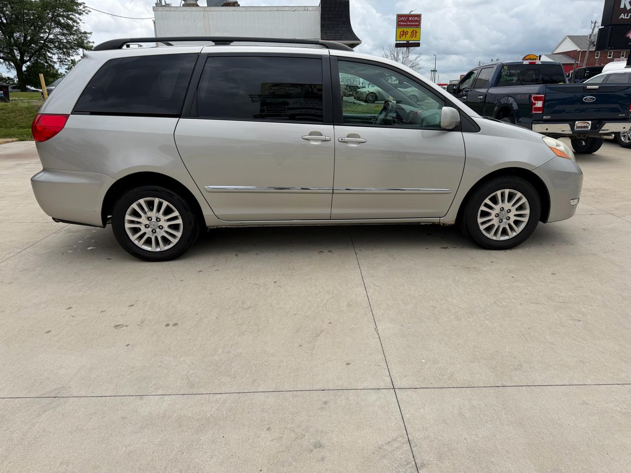 Toyota Sienna 5dr 7-Pass Van XLE AWD (Natl) 2008