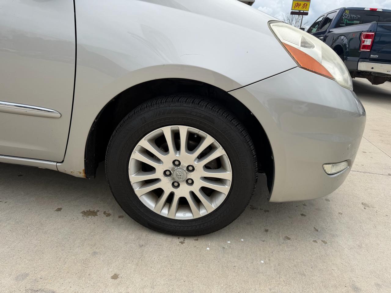 Toyota Sienna 5dr 7-Pass Van XLE AWD (Natl) 2008