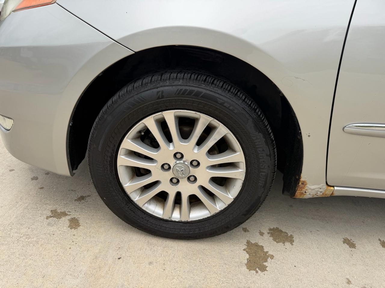 Toyota Sienna 5dr 7-Pass Van XLE AWD (Natl) 2008