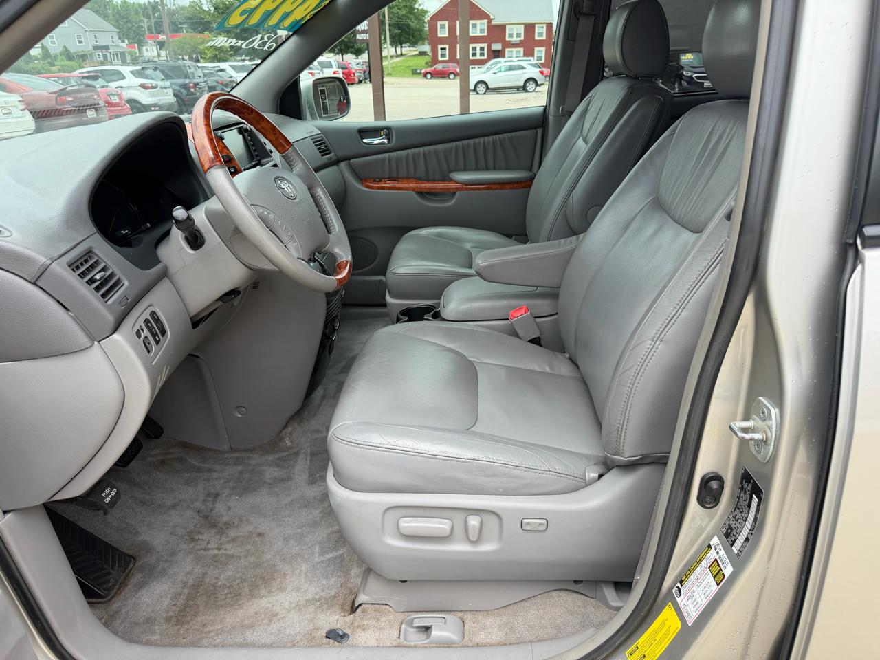 Toyota Sienna 5dr 7-Pass Van XLE AWD (Natl) 2008