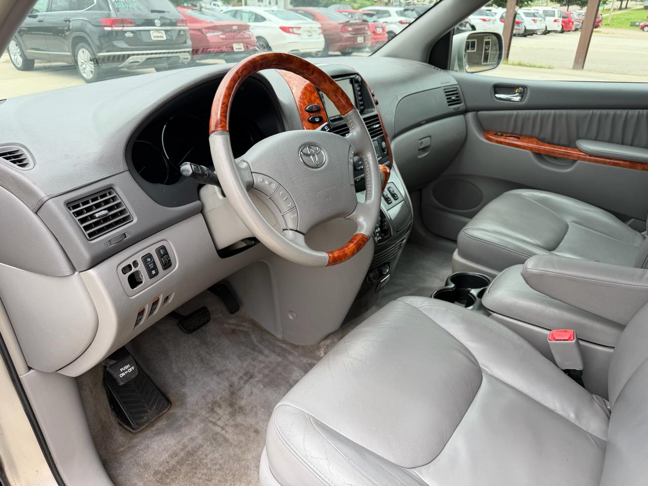 Toyota Sienna 5dr 7-Pass Van XLE AWD (Natl) 2008