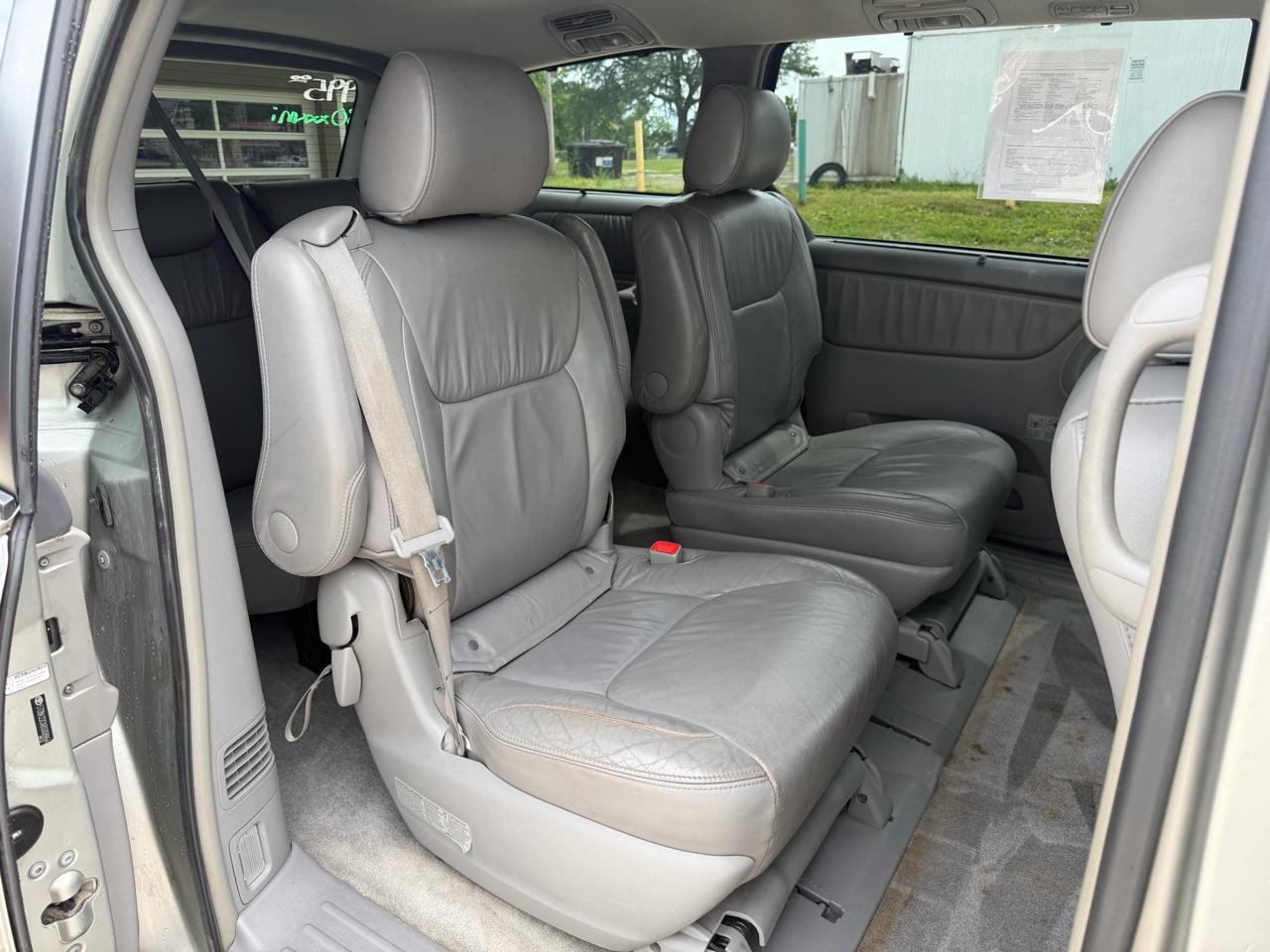 Toyota Sienna 5dr 7-Pass Van XLE AWD (Natl) 2008