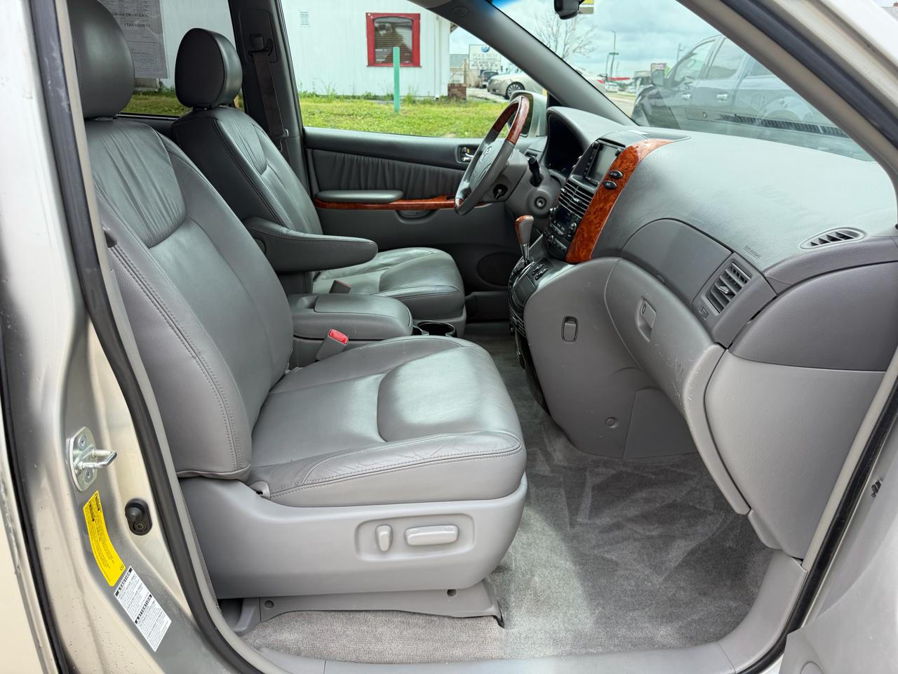 Toyota Sienna 5dr 7-Pass Van XLE AWD (Natl) 2008