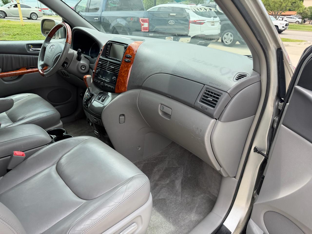 Toyota Sienna 5dr 7-Pass Van XLE AWD (Natl) 2008