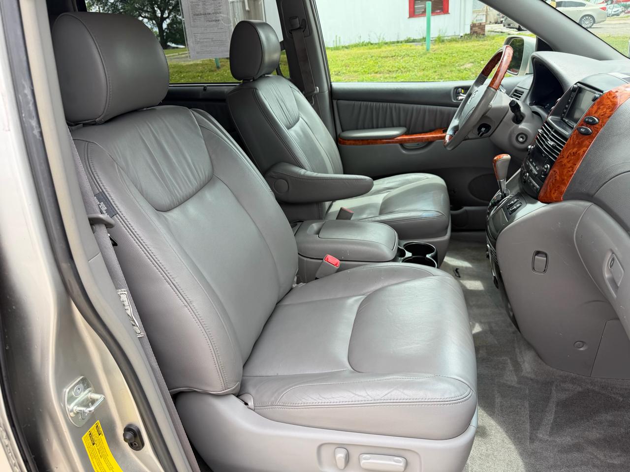 Toyota Sienna 5dr 7-Pass Van XLE AWD (Natl) 2008