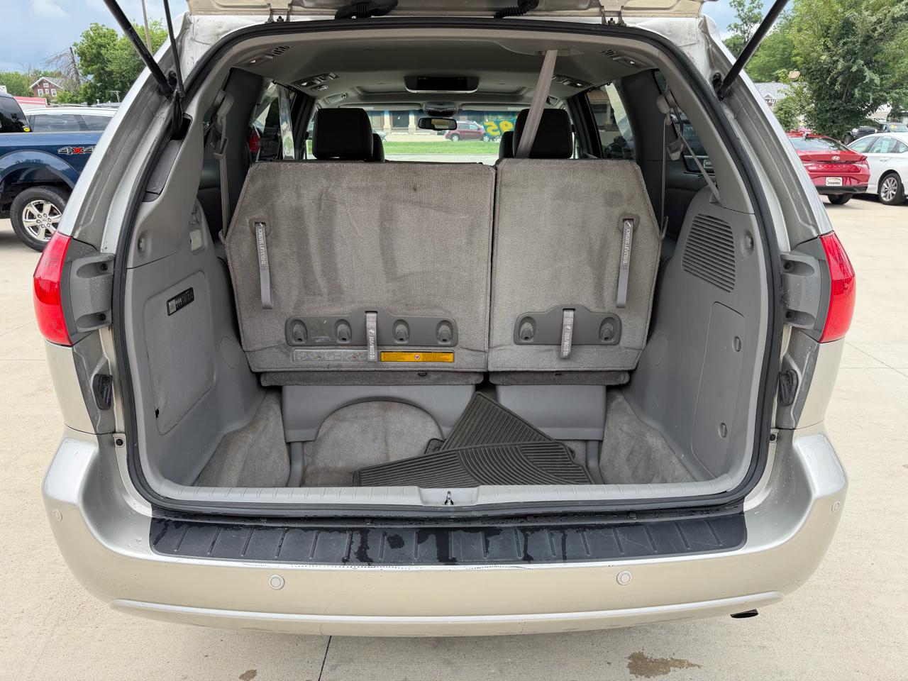 Toyota Sienna 5dr 7-Pass Van XLE AWD (Natl) 2008