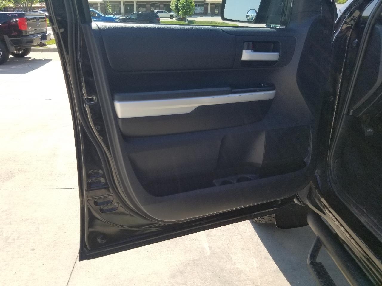 Toyota Tundra 2WD Truck Double Cab 5.7L FFV V8 6-Spd AT SR5 (Natl) 2016