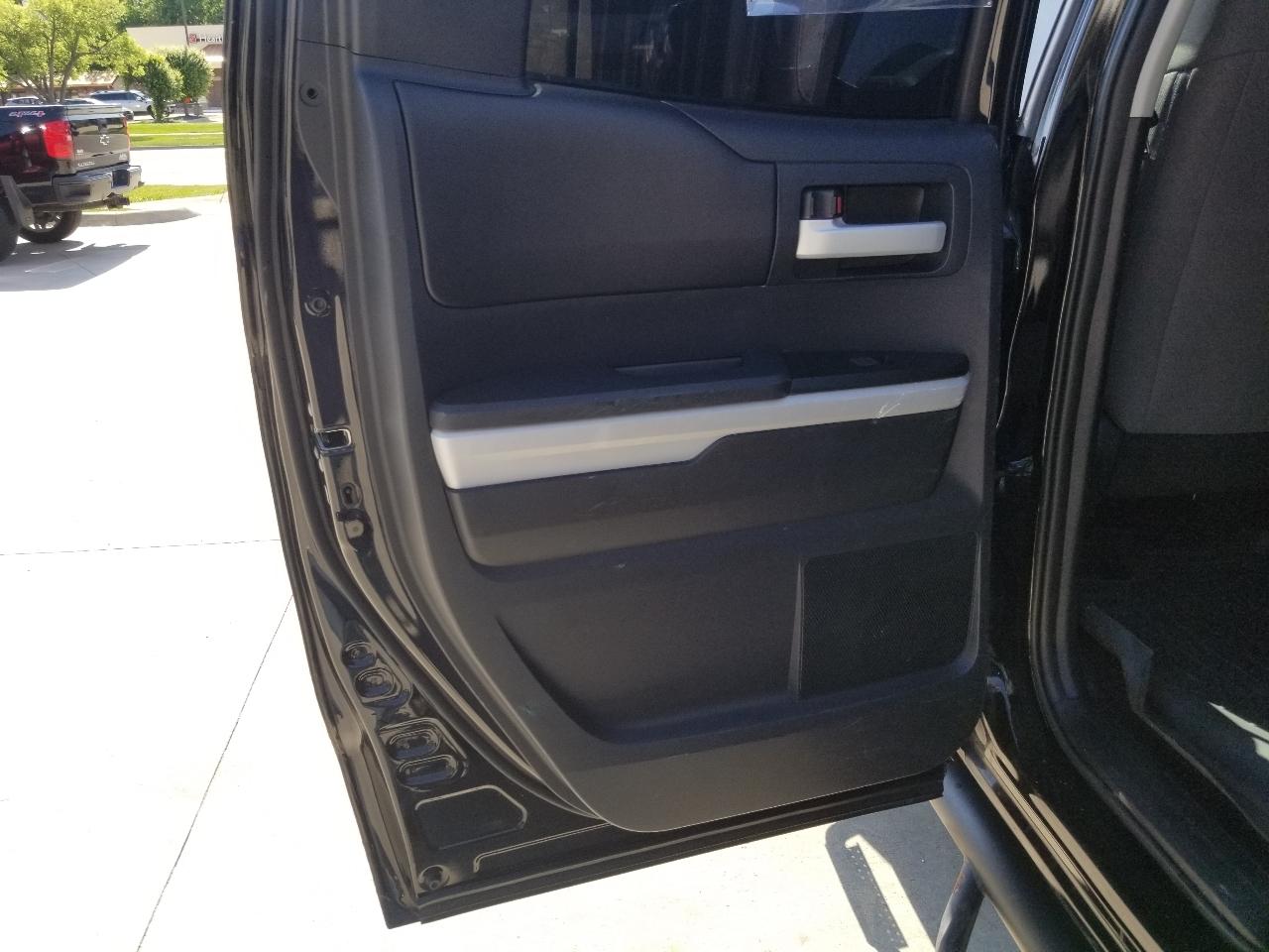 Toyota Tundra 2WD Truck Double Cab 5.7L FFV V8 6-Spd AT SR5 (Natl) 2016