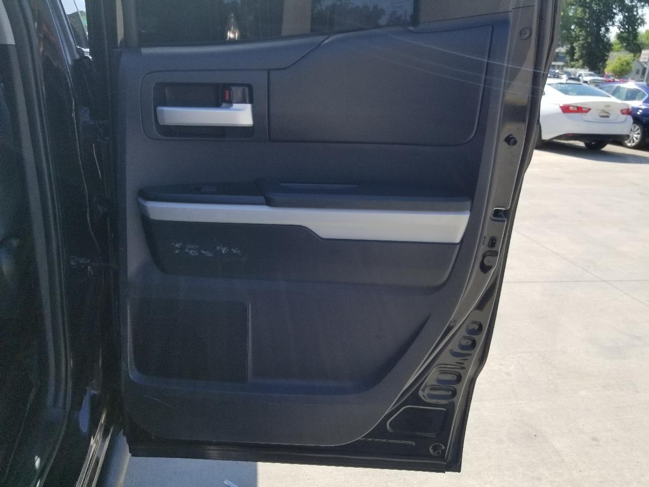 Toyota Tundra 2WD Truck Double Cab 5.7L FFV V8 6-Spd AT SR5 (Natl) 2016