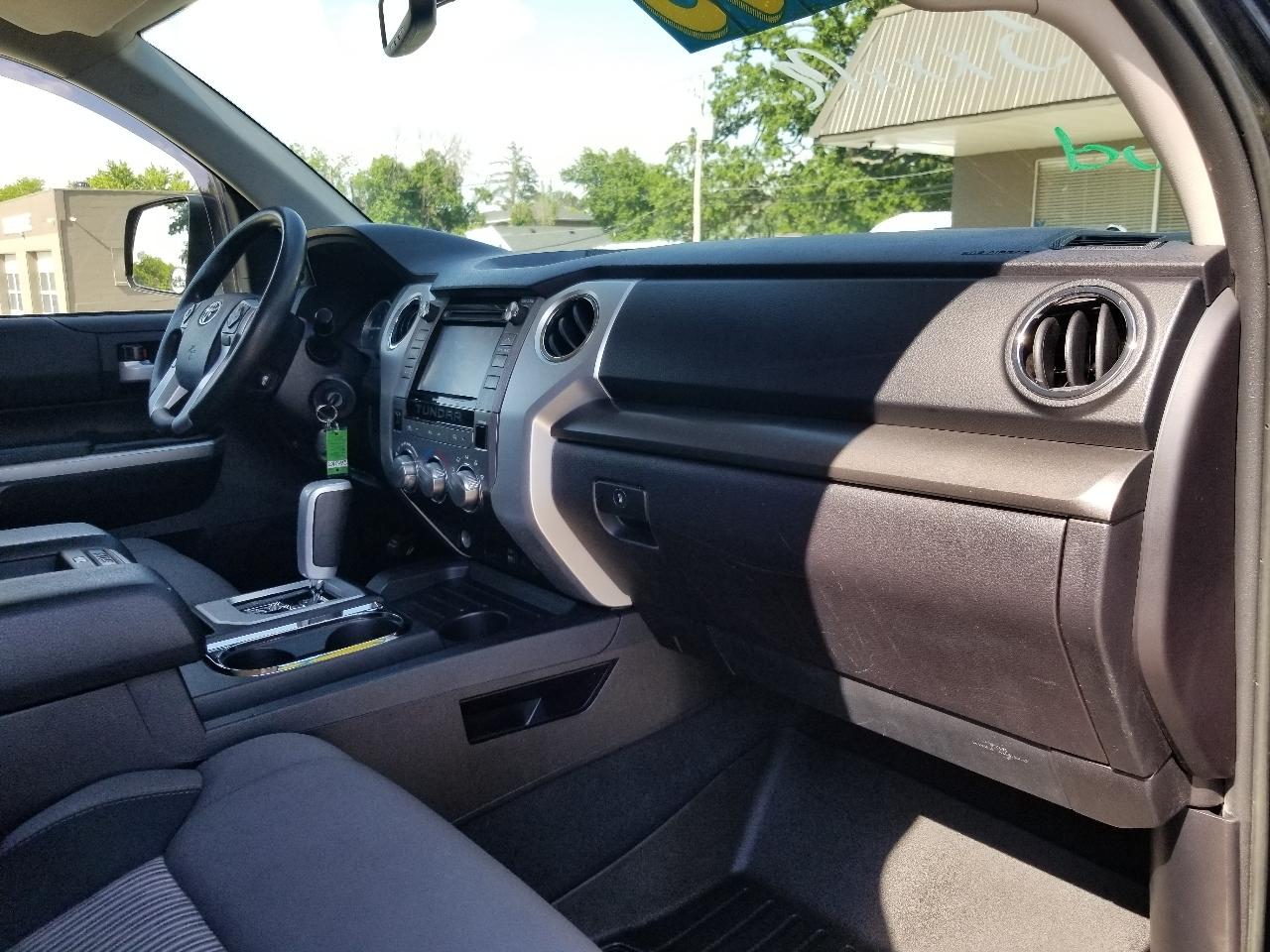 Toyota Tundra 2WD Truck Double Cab 5.7L FFV V8 6-Spd AT SR5 (Natl) 2016