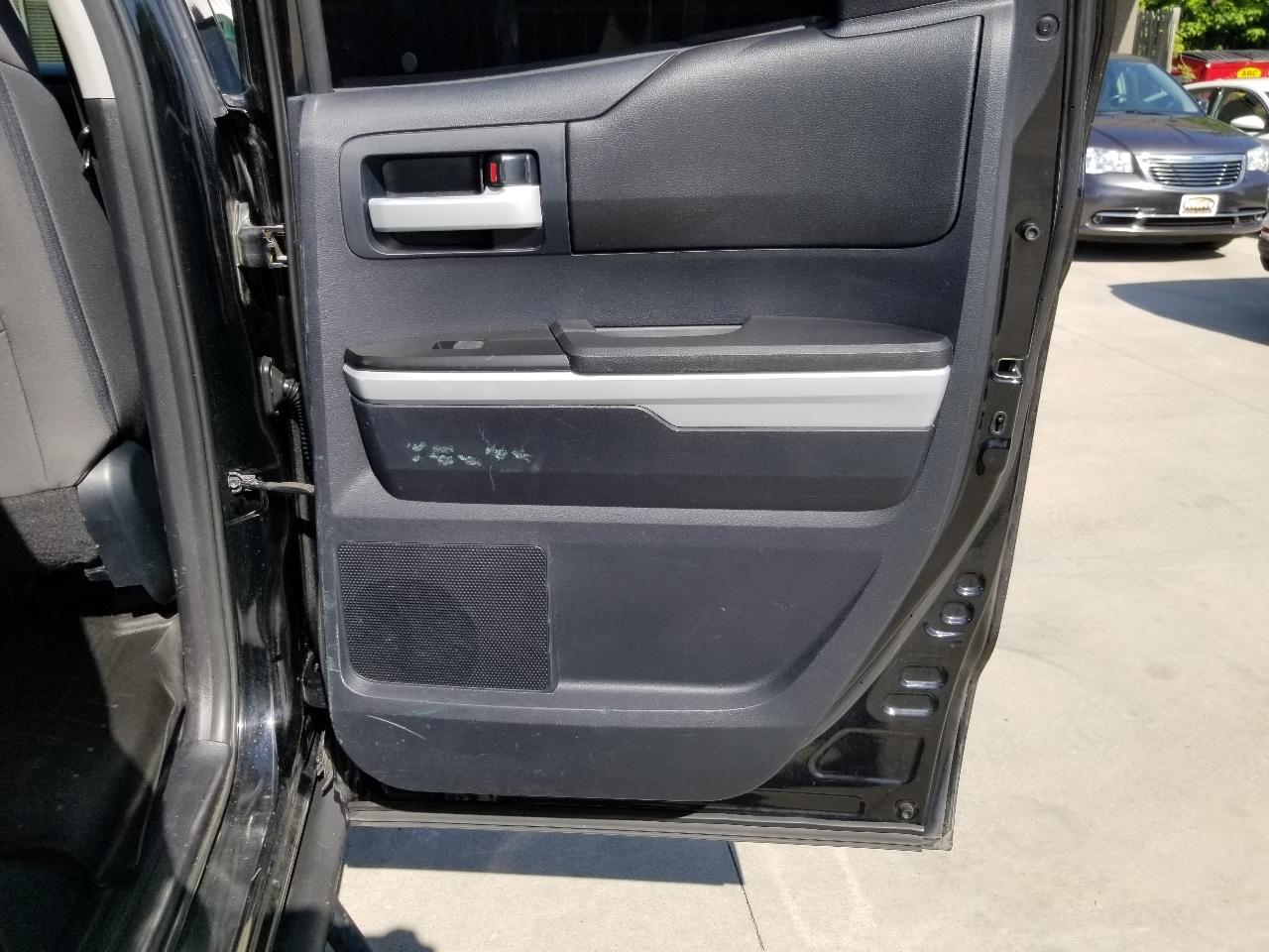 Toyota Tundra 2WD Truck Double Cab 5.7L FFV V8 6-Spd AT SR5 (Natl) 2016