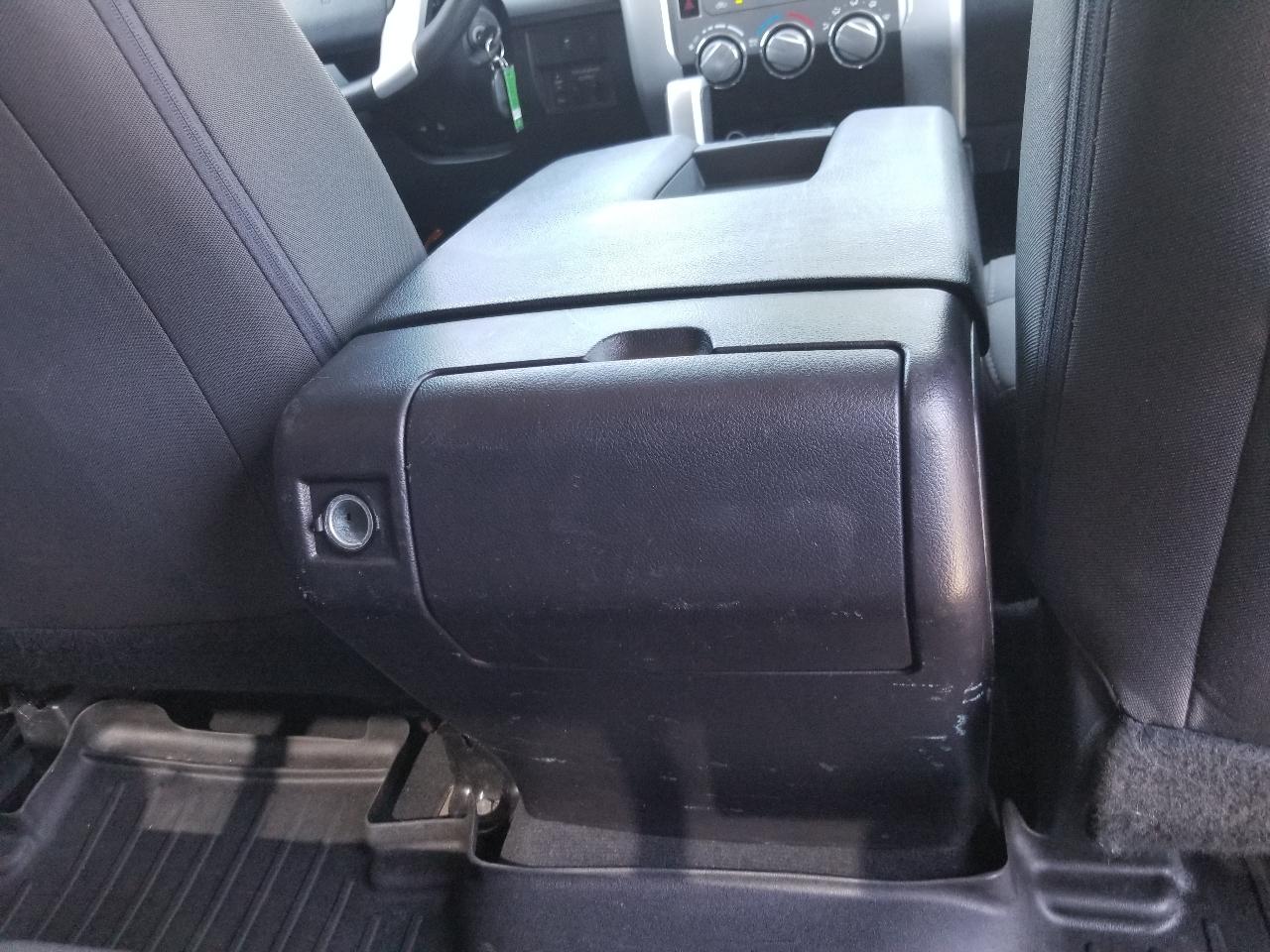 Toyota Tundra 2WD Truck Double Cab 5.7L FFV V8 6-Spd AT SR5 (Natl) 2016