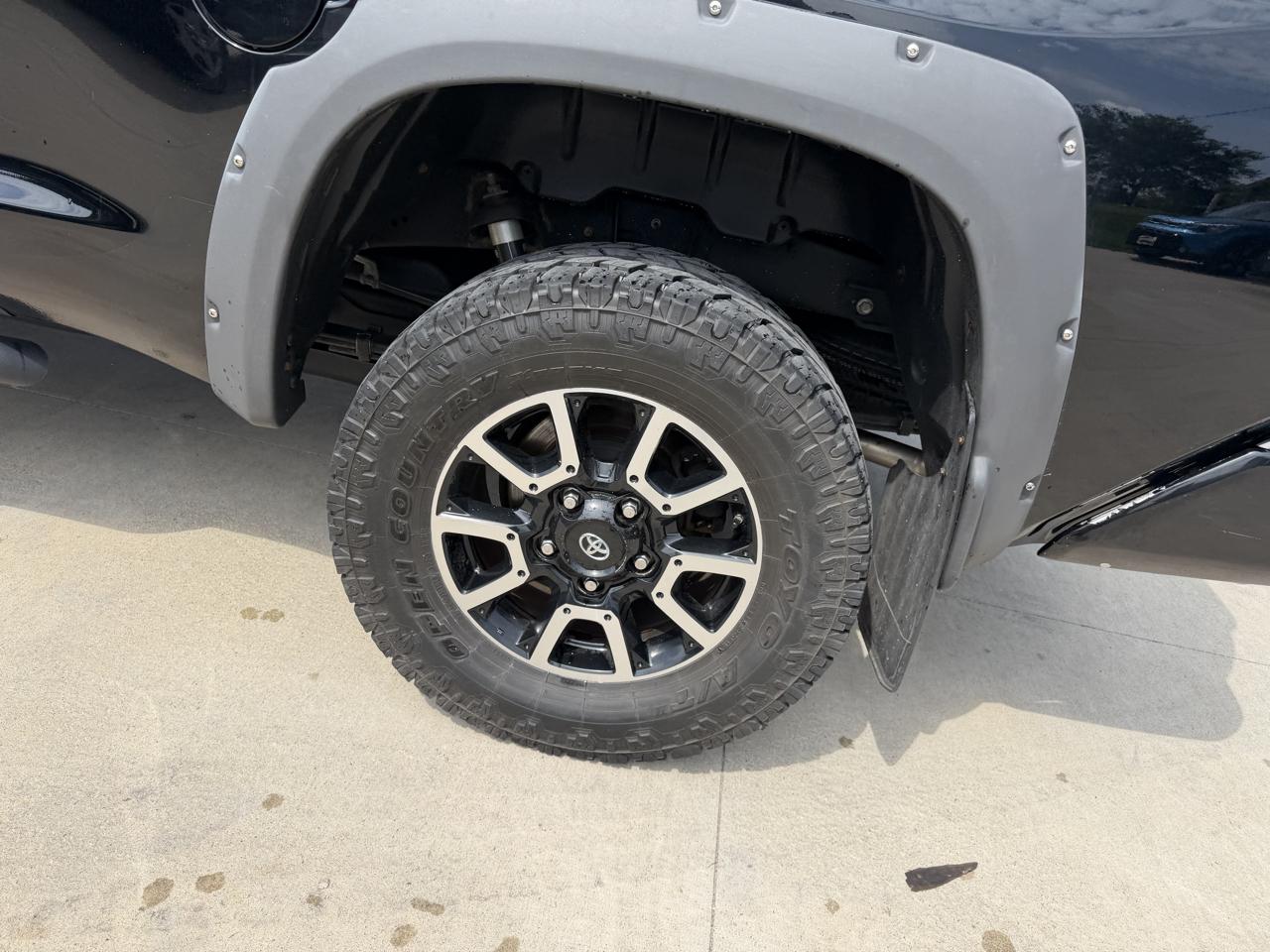 Toyota Tundra 2WD Truck Double Cab 5.7L FFV V8 6-Spd AT SR5 (Natl) 2016