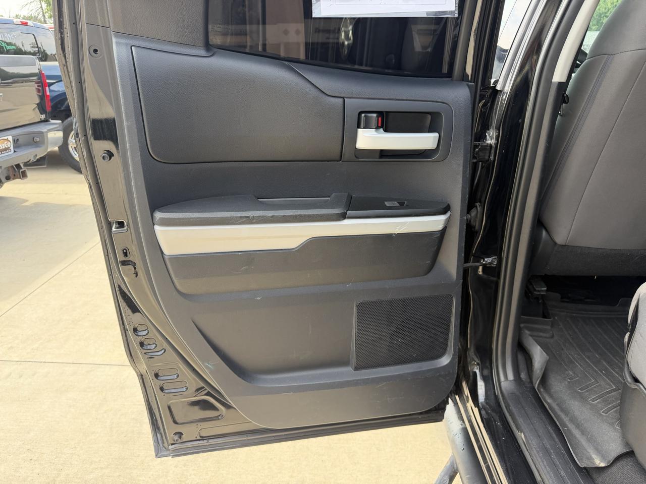 Toyota Tundra 2WD Truck Double Cab 5.7L FFV V8 6-Spd AT SR5 (Natl) 2016